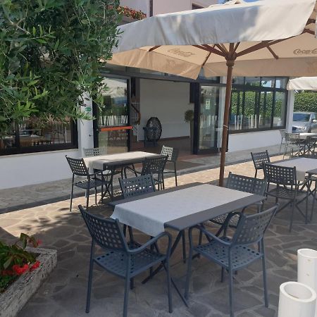Hotel La Favorita 페스키에라델가르다 외부 사진