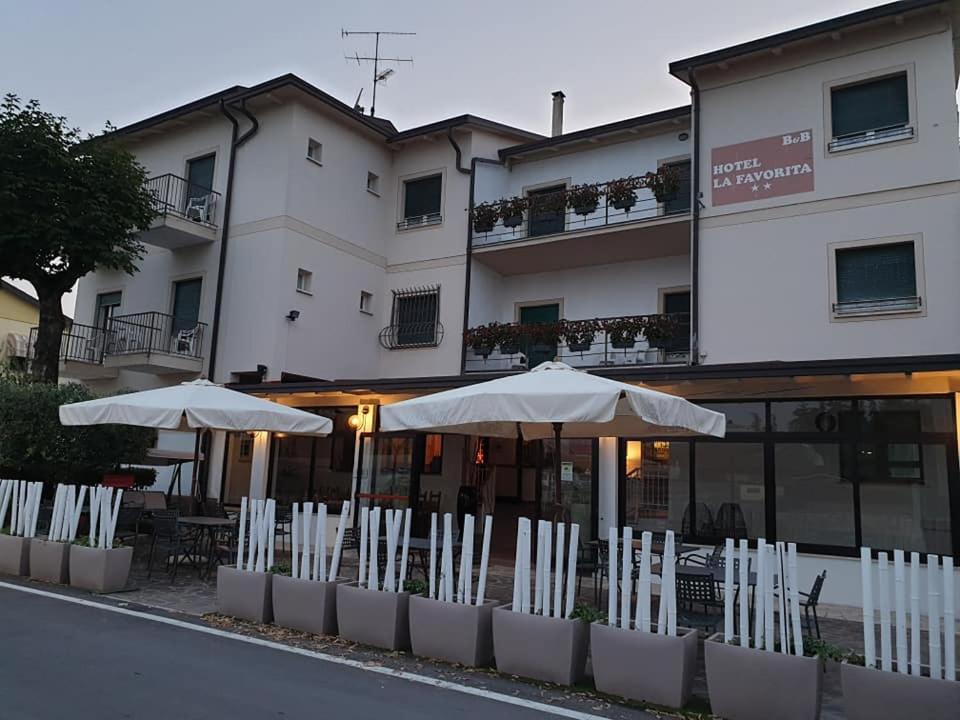 Hotel La Favorita 페스키에라델가르다 외부 사진