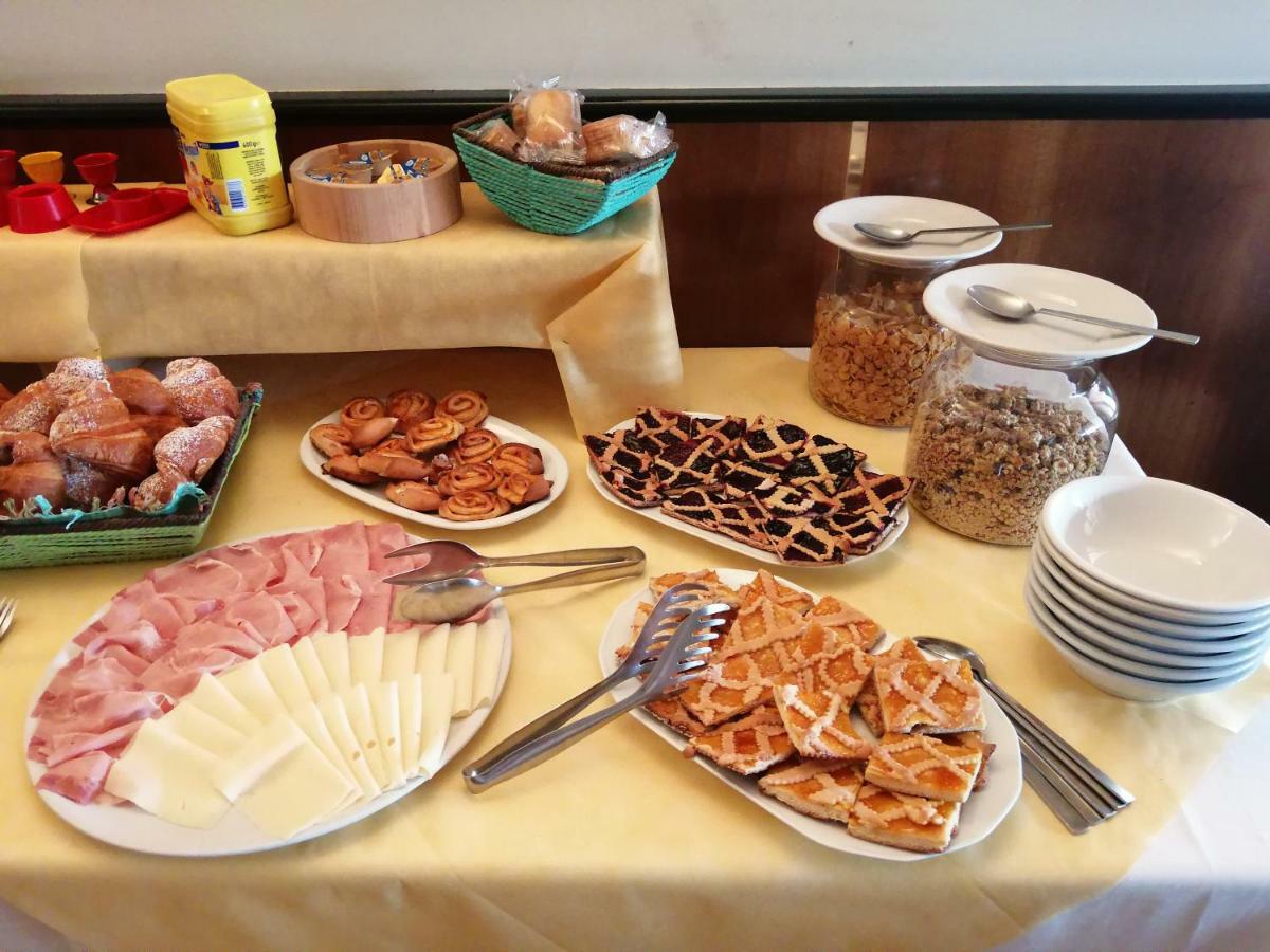 Hotel La Favorita 페스키에라델가르다 외부 사진